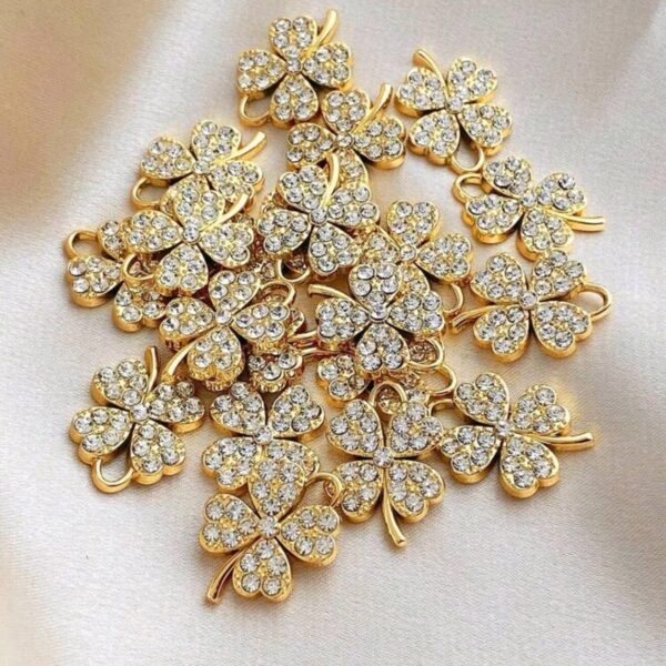 Four Leaf Flower Pendant - Gold